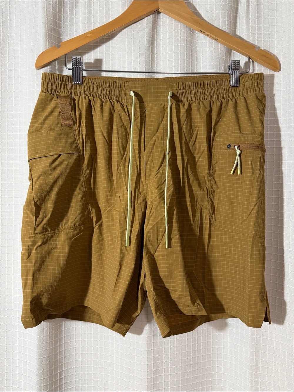 LuluLemon men’s Large Hike to swim ripstop 8” shorts trunks workout tan yellow L